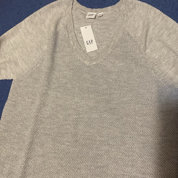 GAP v-neck long sleeve - Picture 2 of 5